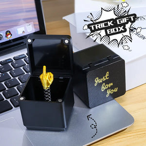 Christmas Interesting Prank Gift Middle Finger in Box Christmas Box Funny Creative Gifts Office Desk Decoration Home Decoration